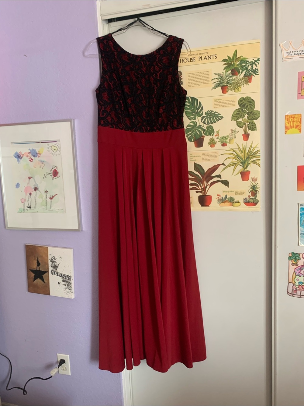 Elegant Red Sleeveless Maxi Dress with Lace Bodice